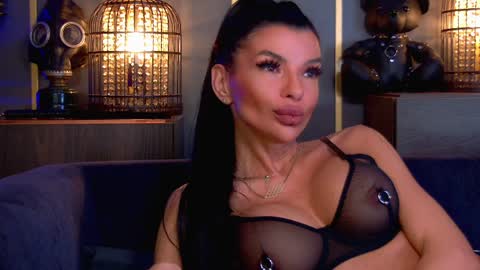 Elenia online show from 9, 4, 2026