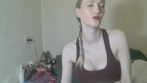 Snapshot of mistressmilly32 chatting on 17, 4, 2026 mistressmilly32 online show from 17, 4, 2026