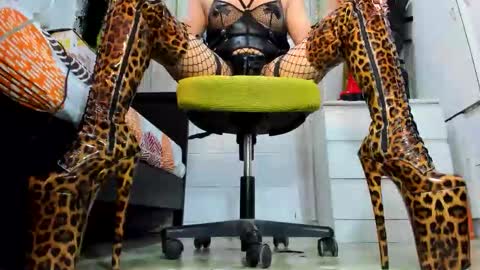 Tiffany online show from 15, 12, 2025