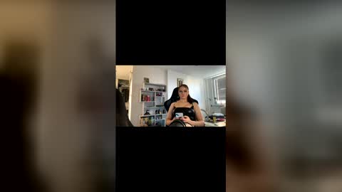 Snapshot of mistressviolet_ chatting on 1, 6, 2026 Mistress Violet online show from 1, 6, 2026