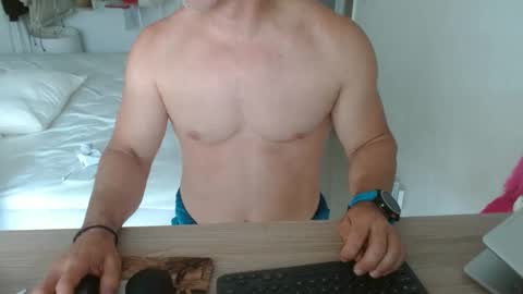 Snapshot of mitcheli chatting on 15, 4, 2026 Onlyfans online show from 15, 4, 2026
