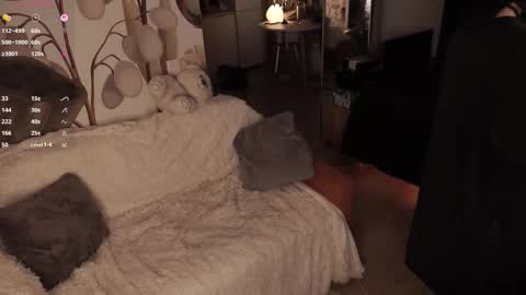 Snapshot of miuri_miy chatting on 19, 10, 2025 Yuka online show from 19, 10, 2025