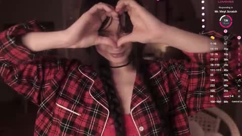 Snapshot of miuri_miy chatting on 5, 12, 2025 Yuka online show from 5, 12, 2025