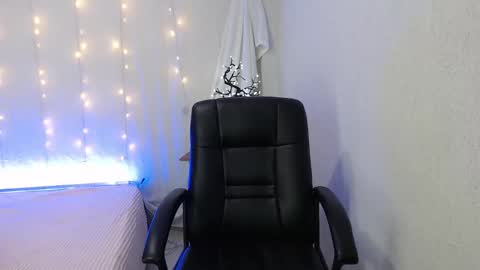 mixie_cute online show from 2, 12, 2024