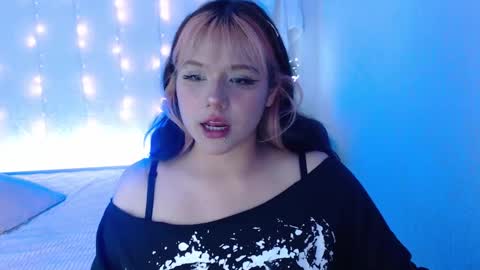 mixie_cute online show from 4, 12, 2024