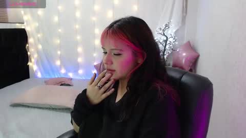 mixie_cute online show from 18, 12, 2024