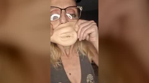 Snapshot of mizzbertinelli chatting on 12, 6, 2026 Mizz online show from 12, 6, 2026