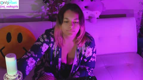 Hera  Tethra Bathtub stream  20k followers  Ask about our custom videos3 online show from 20, 12, 2024