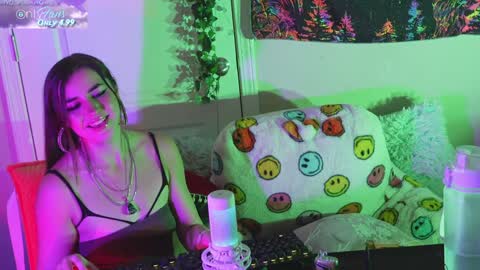 Hera  Tethra Bathtub stream  20k followers  Ask about our custom videos3 online show from 7, 1, 2025