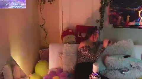 Hera  Tethra Bathtub stream  20k followers  Ask about our custom videos3 online show from 19, 2, 2025