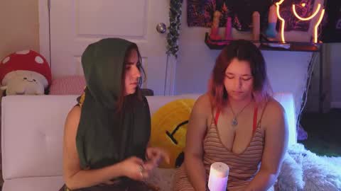 Hera  Tethra Bathtub stream  20k followers  Ask about our custom videos3 online show from 24, 2, 2025