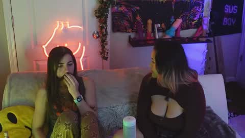 Hera  Tethra Bathtub stream  20k followers  Ask about our custom videos3 online show from 6, 3, 2025