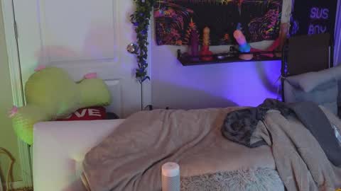 Hera  Tethra Bathtub stream  20k followers  Ask about our custom videos3 online show from 7, 3, 2025