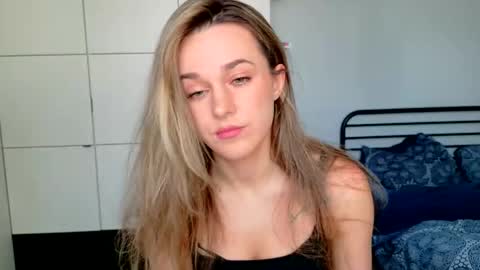 mmminnie online show from 15, 4, 2026