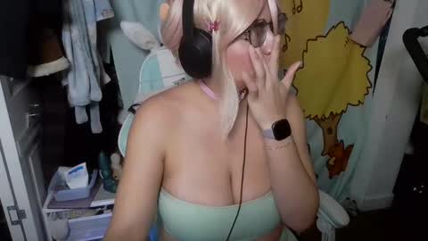 Snapshot of mochi_rainbow chatting on 4, 3, 2025 The Mochi Rainbow Variety Show online show from 4, 3, 2025