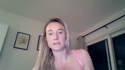 Snapshot of mockingbirds91 chatting on 4, 4, 2026 mockingbirds91 online show from 4, 4, 2026
