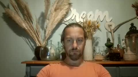 Snapshot of moi9876543210 chatting on 19, 9, 2025 Julien online show from 19, 9, 2025