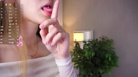 Snapshot of moirebroady chatting on 26, 9, 2025 Laura online show from 26, 9, 2025