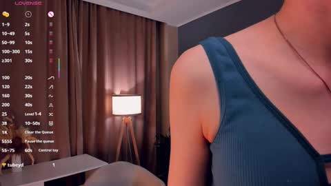 Snapshot of moirebroady chatting on 9, 10, 2025 Laura online show from 9, 10, 2025