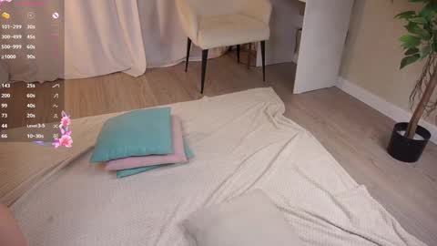 Snapshot of moirebroady chatting on 13, 10, 2025 Laura online show from 13, 10, 2025