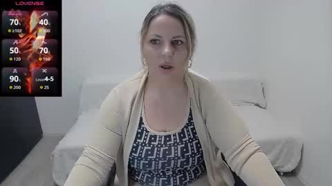 Snapshot of mojjo_erika chatting on 3, 5, 2026 erika online show from 3, 5, 2026