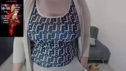 Snapshot of mojjo_erika chatting on 8, 5, 2026 erika online show from 8, 5, 2026