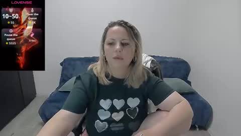 Snapshot of mojjo_erika chatting on 25, 5, 2026 erika online show from 25, 5, 2026