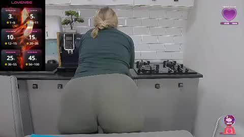 Snapshot of mojjo_erika chatting on 22, 6, 2026 erika online show from 22, 6, 2026