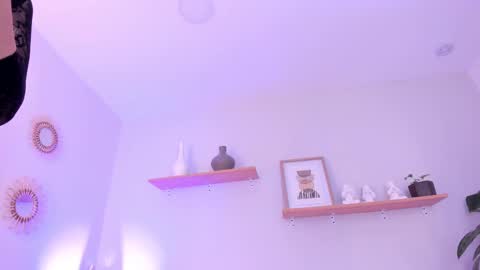 M o L l i E  online show from 6, 3, 2025