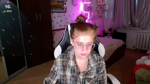 Molly Prvt is open online show from 29, 4, 2026