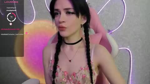 Snapshot of molly_crystall chatting on 26, 6, 2026 Molly - online show from 26, 6, 2026