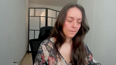   MOLLY   online show from 4, 12, 2025