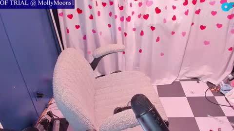 Snapshot of molly_moons chatting on 20, 5, 2026 molly_moons online show from 20, 5, 2026