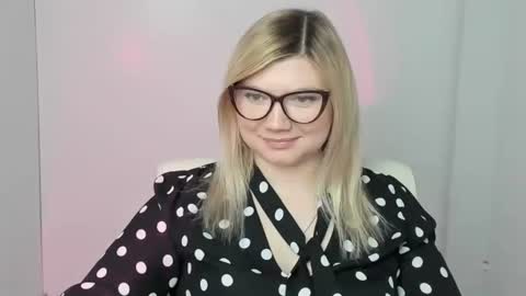 Molly online show from 3, 11, 2025