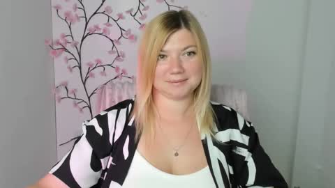 Snapshot of molly_moree chatting on 7, 7, 2026 Molly online show from 7, 7, 2026