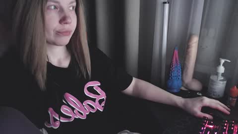 I have new photos come and see with love Molly online show from 4, 2, 2025