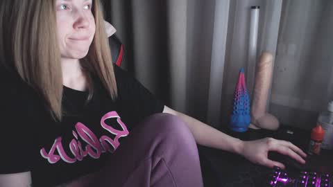 I have new photos come and see with love Molly online show from 5, 2, 2025