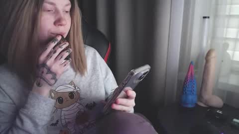 I have new photos come and see with love Molly online show from 28, 2, 2025