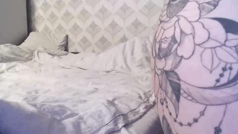 I have new photos come and see with love Molly online show from 19, 10, 2025