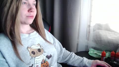 I have new photos come and see with love Molly online show from 19, 11, 2025