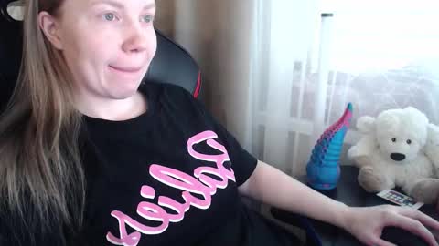 I have new photos come and see with love Molly online show from 3, 2, 2026