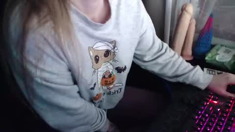 I have new photos come and see with love Molly online show from 29, 6, 2026