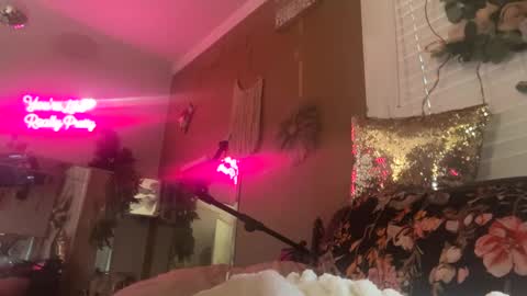 Snapshot of molly_theslut chatting on 8, 9, 2025 molly_theslut online show from 8, 9, 2025