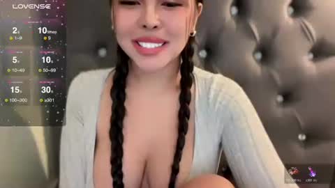 Snapshot of mollysky_smith chatting on 31, 10, 2025 molly online show from 31, 10, 2025