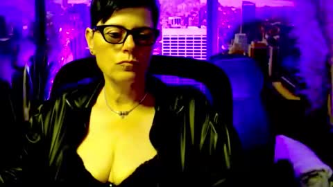 Snapshot of mollysun chatting on 9, 6, 2026 MollySun Nina Randmann online show from 9, 6, 2026