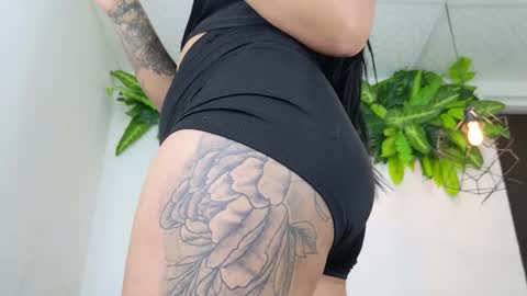 Snapshot of mollysweet11 chatting on 17, 12, 2025 mollysweet11 online show from 17, 12, 2025