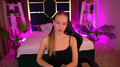 mollyymayy online show from 3, 12, 2025