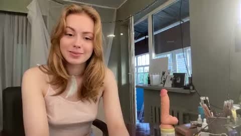Snapshot of molyangel chatting on 13, 6, 2026 Oksana online show from 13, 6, 2026