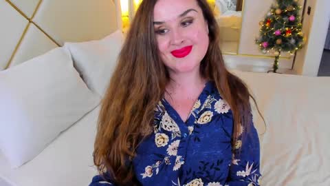 Snapshot of mommycurves chatting on 8, 1, 2025 Mommynextdoor online show from 8, 1, 2025