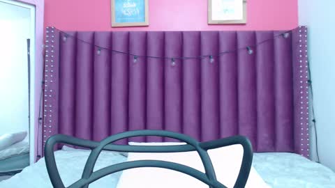 Daphne  online show from 15, 2, 2025